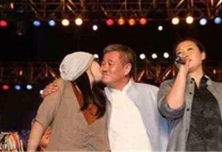 爆料香港艺人糗事视频,尴尬瞬间引网友热议