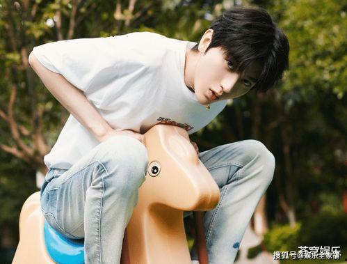 蔡徐坤娱乐吃瓜图片大全